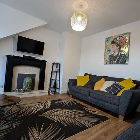 Lovely 2 Bedroom Apartment In Central Location Greenock Eksteriør bilde