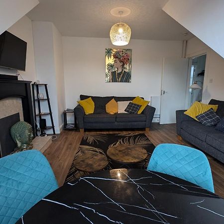 Lovely 2 Bedroom Apartment In Central Location Greenock Eksteriør bilde