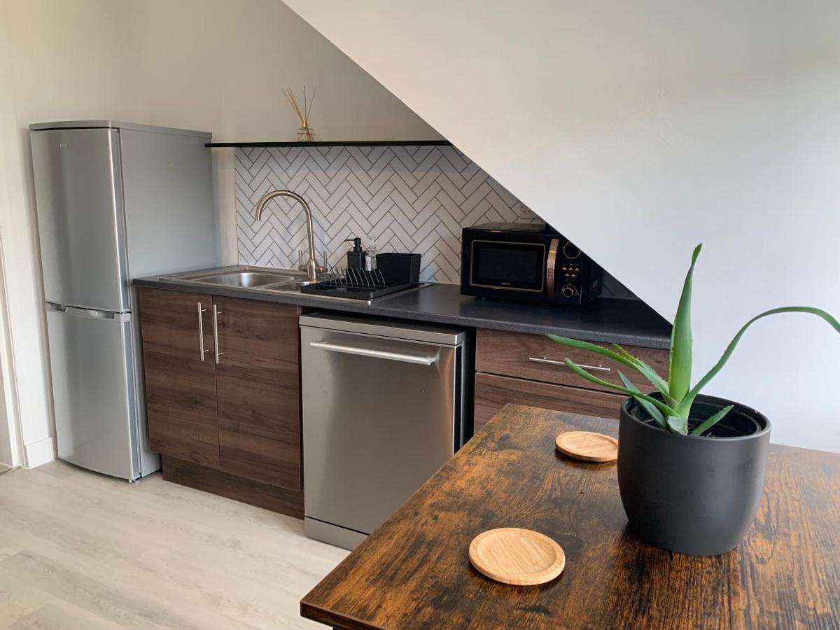 Lovely 2 Bedroom Apartment In Central Location Greenock Eksteriør bilde