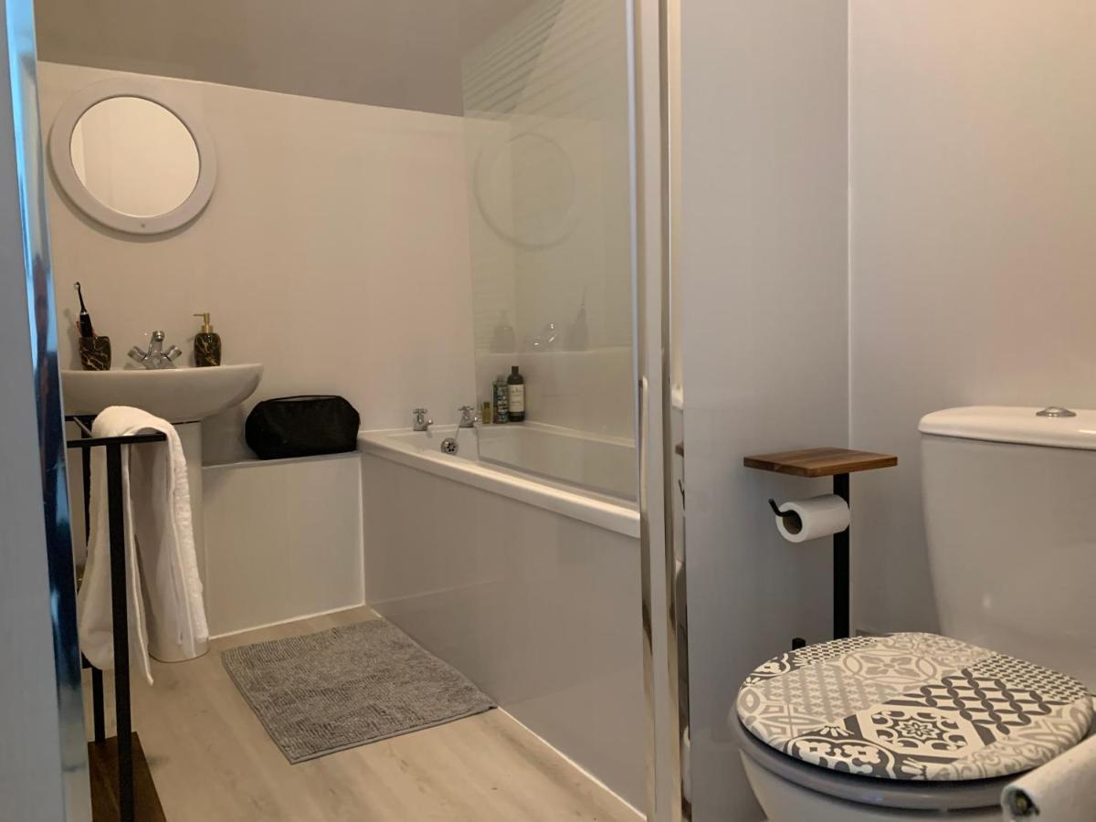 Lovely 2 Bedroom Apartment In Central Location Greenock Eksteriør bilde