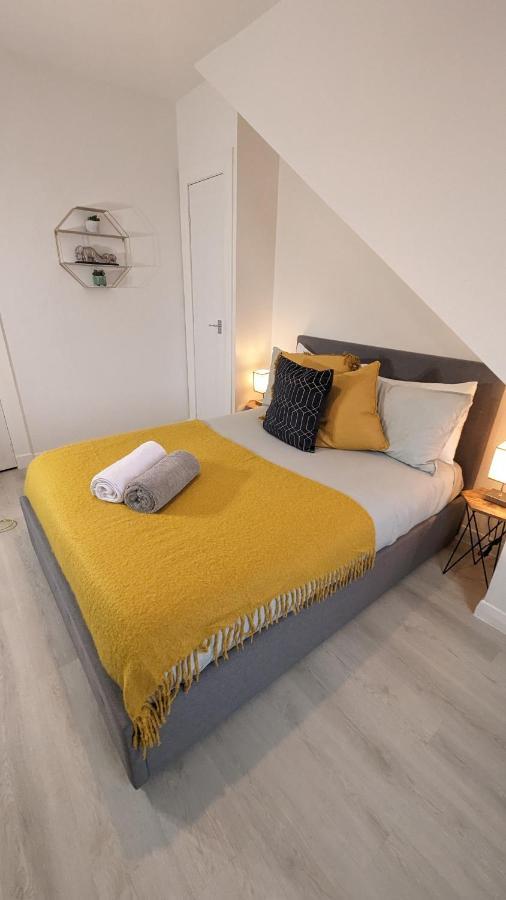 Lovely 2 Bedroom Apartment In Central Location Greenock Eksteriør bilde