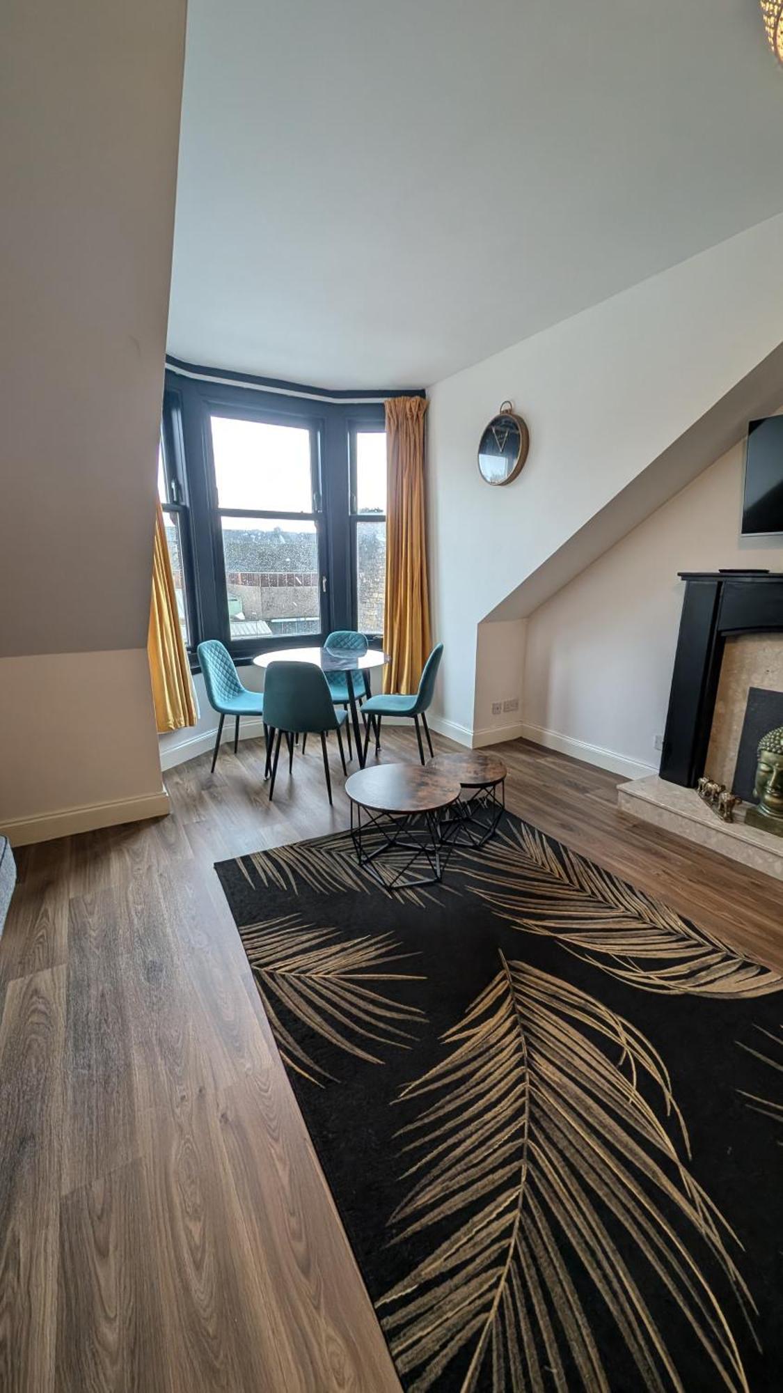 Lovely 2 Bedroom Apartment In Central Location Greenock Eksteriør bilde