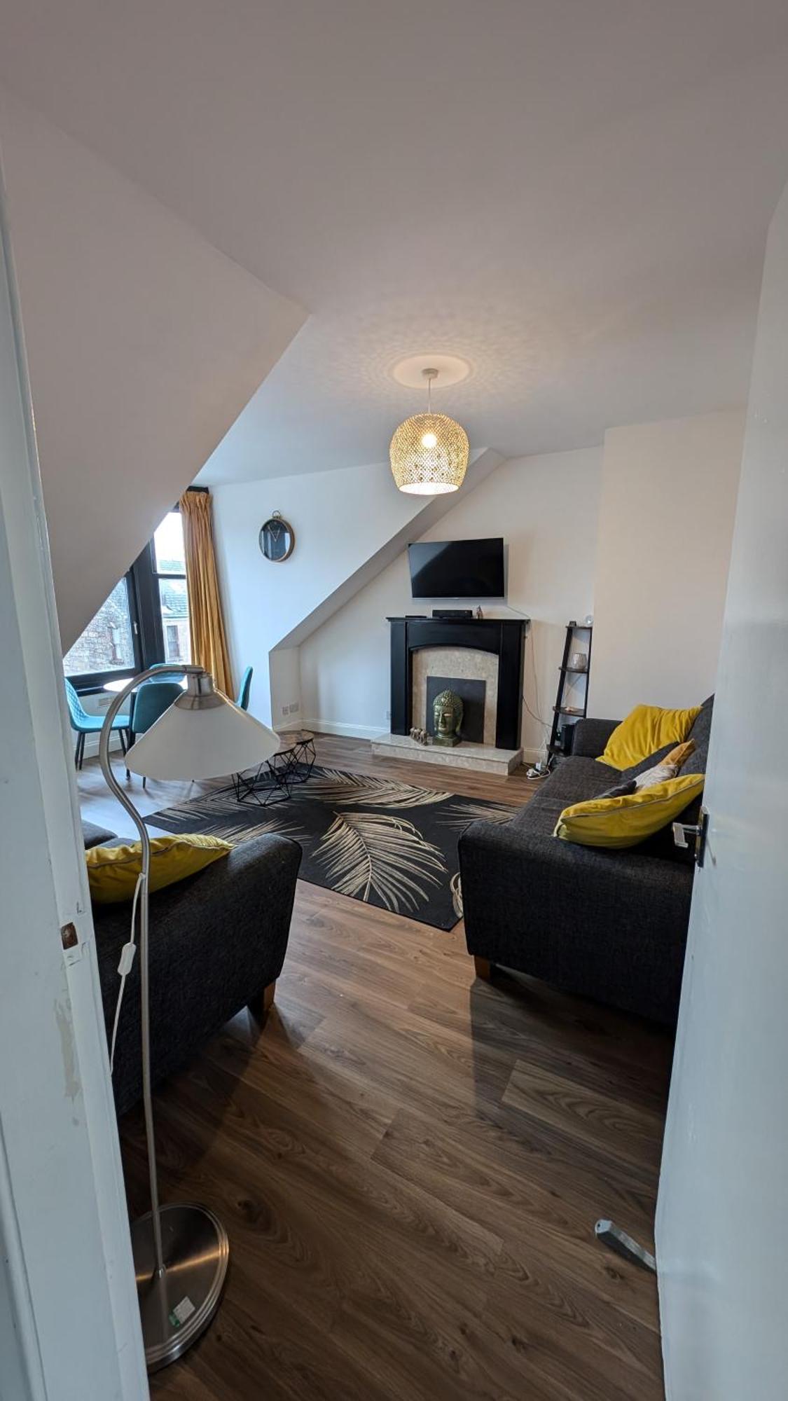 Lovely 2 Bedroom Apartment In Central Location Greenock Eksteriør bilde