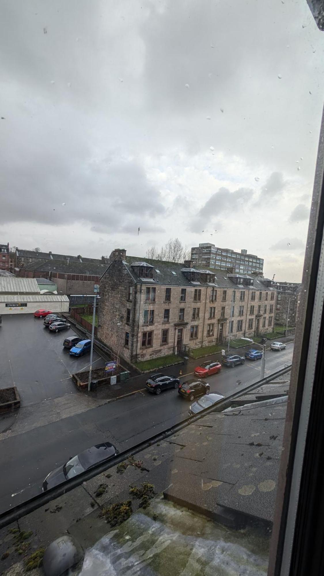 Lovely 2 Bedroom Apartment In Central Location Greenock Eksteriør bilde